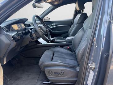 Audi Q8 E-tron Advanced 50 E-tron Quattro — photo 12