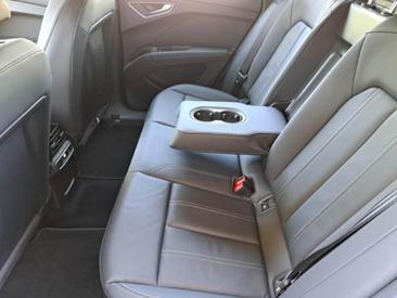 Audi Q4 E-tron 50 E-tron Quattro — photo 13