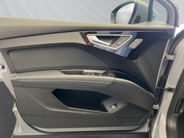 Audi Q4 E-tron 45 E-tron Quattro — photo 12