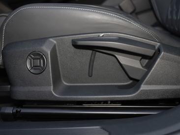 Audi Q4 E-tron 50 E-tron Quattro — photo 9