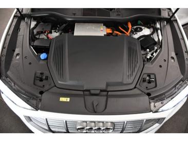 Audi E-tron 55 Quattro — photo 12