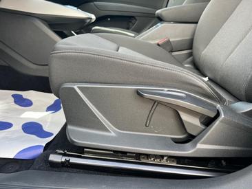 Audi Q4 E-tron 35 E-tron — photo 8