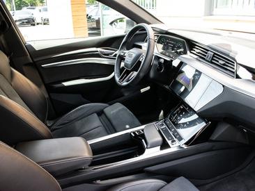 Audi E-tron 50 Quattro — photo 8