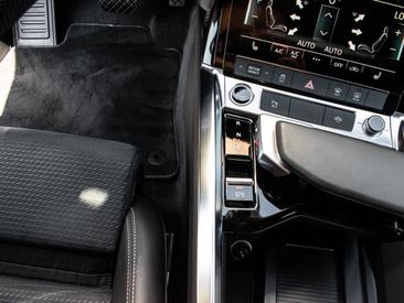 Audi E-tron 50 Quattro — photo 16