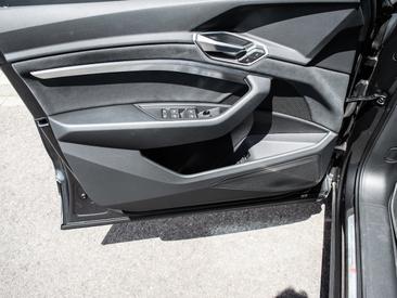 Audi E-tron 50 Quattro — photo 19