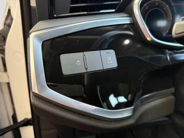 Audi Q3 35 TDI S Tronic — photo 12