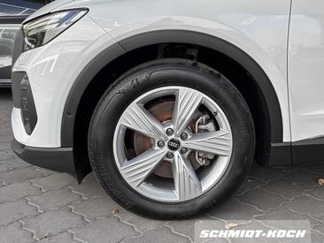 Audi Q4 E-tron 40 E-tron — photo 8