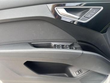 Audi Q4 E-tron 40 E-tron — photo 17