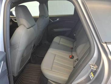 Audi Q4 E-tron 40 E-tron — photo 8