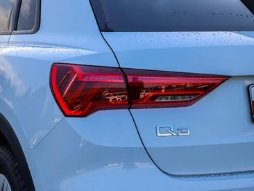 Audi Q3 TFSI E 45 TFSI E S Tronic — photo 8