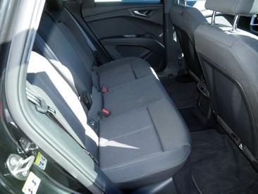 Audi Q4 E-tron 40 E-tron — photo 8