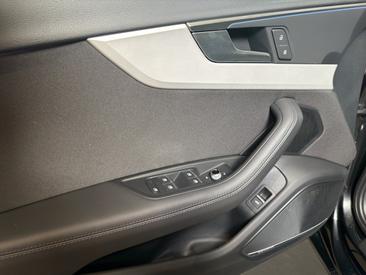Audi A4 Avant 40 TFSI S Tronic — photo 12
