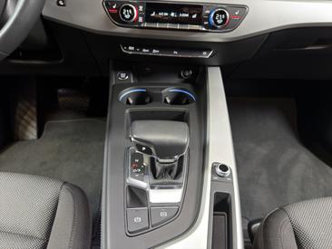 Audi A4 Avant 40 TFSI S Tronic — photo 15