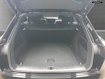 Audi E-tron S Line 50 Quattro — photo 8