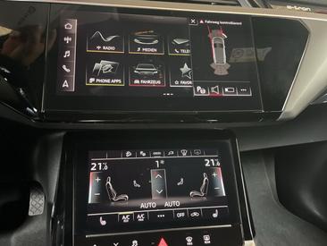 Audi E-tron S Line 50 Quattro — photo 12