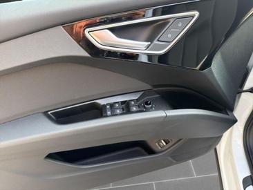Audi Q4 E-tron 40 E-tron — photo 13