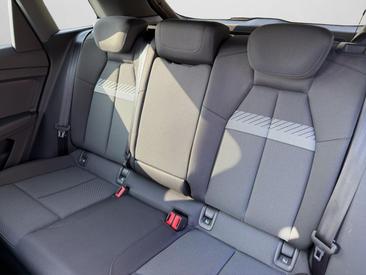 Audi Q4 E-tron 40 E-tron — photo 14