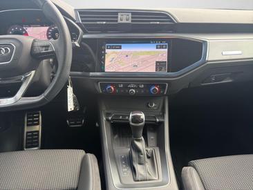 Audi Q3 35 TFSI — photo 11