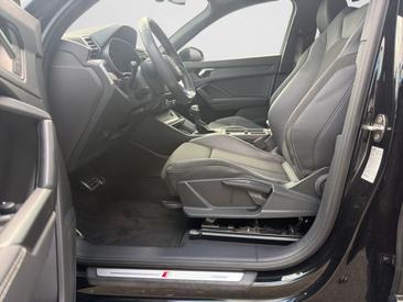 Audi Q3 35 TFSI — photo 12