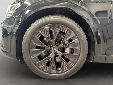 Audi Q8 E-tron S Line 50 E-tron Quattro — photo 12