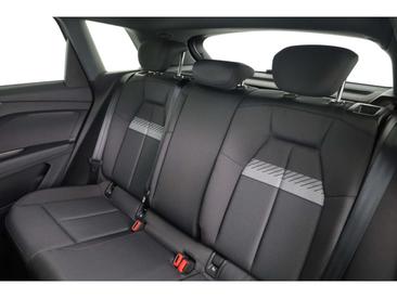 Audi Q4 E-tron 45 E-tron — photo 11