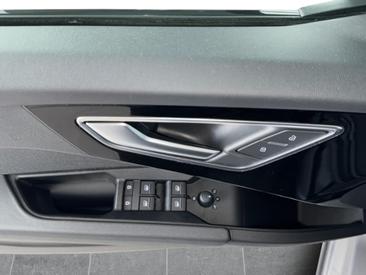 Audi Q4 E-tron 45 E-tron — photo 11