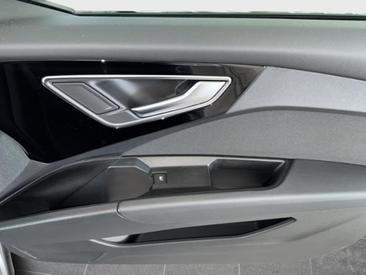 Audi Q4 E-tron 45 E-tron — photo 14