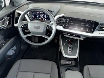 Audi Q4 E-tron 45 E-tron — photo 18