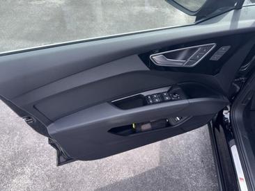 Audi Q4 E-tron 50 E-tron Quattro — photo 12