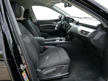 Audi Q8 E-tron Advanced 50 E-tron Quattro — photo 4