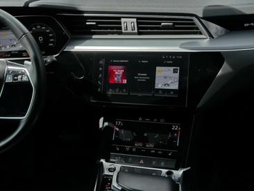 Audi Q8 E-tron Advanced 50 E-tron Quattro — photo 6