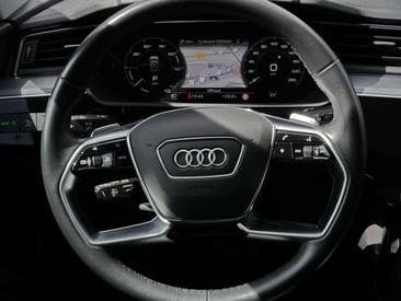 Audi Q8 E-tron Advanced 50 E-tron Quattro — photo 9
