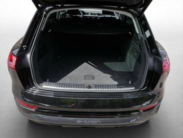 Audi Q8 E-tron Advanced 50 E-tron Quattro — photo 11