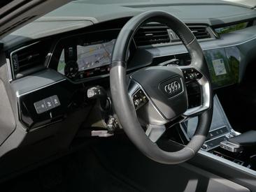 Audi Q8 E-tron Advanced 50 E-tron Quattro — photo 19