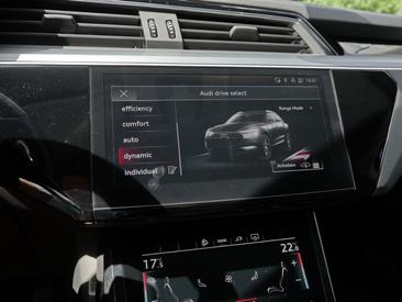 Audi Q8 E-tron Advanced 50 E-tron Quattro — photo 20