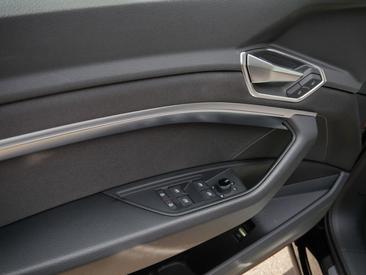 Audi Q8 E-tron Advanced 50 E-tron Quattro — photo 21