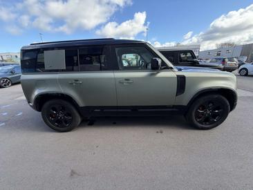 Land Rover Defender 110 P400e — photo 4