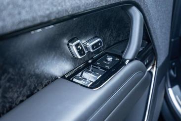 Land Rover Range Rover Sport P550e — photo 4