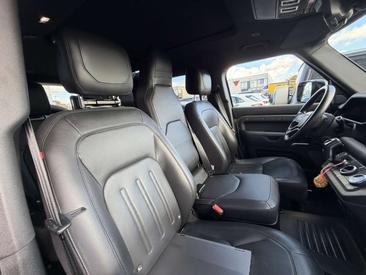 Land Rover Defender 110 P400e — photo 7
