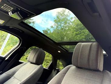 Land Rover Range Rover Velar P400e — photo 8