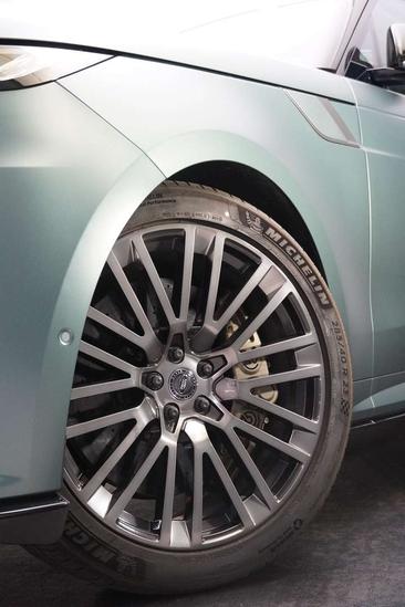 Land Rover Range Rover Sport SV — photo 3