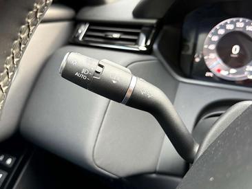 Land Rover Range Rover Velar P400e — photo 13