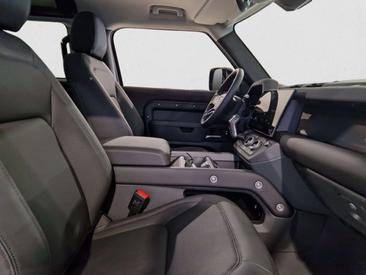 Land Rover Defender 90 D200 MHEV — photo 3