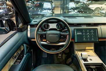 Land Rover Range Rover P550e — photo 7