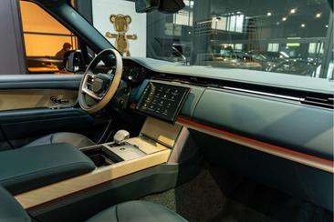 Land Rover Range Rover P550e — photo 8