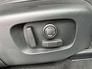 Land Rover Discovery Sport P270e — photo 11