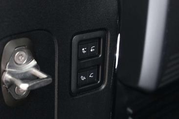 Land Rover Defender 110 V8 (P525) — photo 13