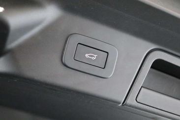 Land Rover Range Rover Velar P400 — photo 13