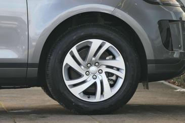 Land Rover Range Rover Evoque P300e — photo 6