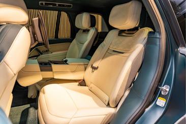 Land Rover Range Rover P550e — photo 10